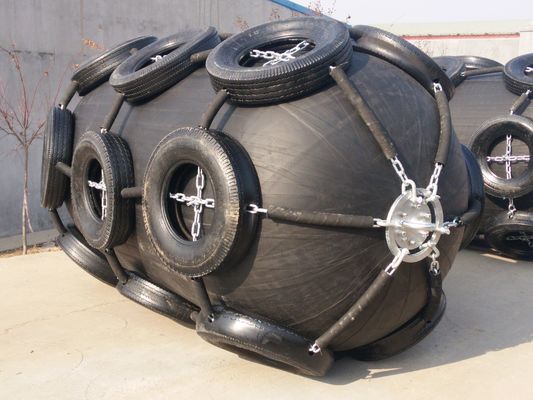 品質 鎖のタイプ海洋の黒が付いている50kpa 80kpaの空気の海洋のフェンダー 工場