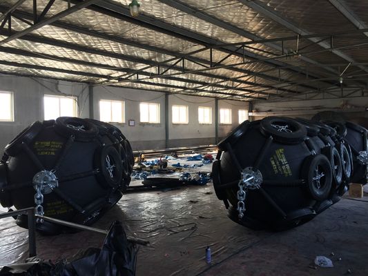 品質 ボートのストリップのゴム製空気の海洋のフェンダーのローラーの海洋の突堤のフェンダー 工場