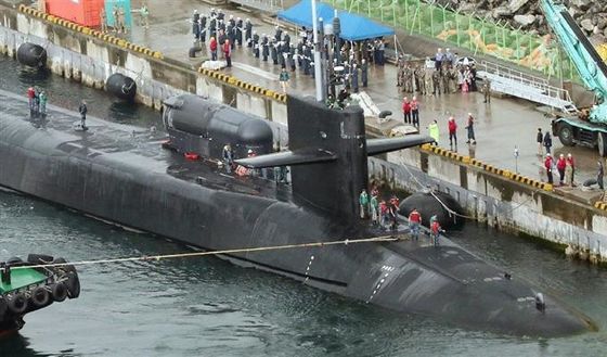 品質 タイプⅥ ハイドロ空気のタイプ フェンダーの軍艦の空気のゴム製 フェンダーの鎖のタイヤ 工場