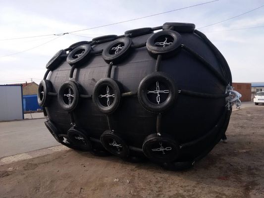 品質 電流を通されたフェンダーの横浜船のタイヤのフェンダーが付いている海洋の空気のゴム製 フェンダー 工場