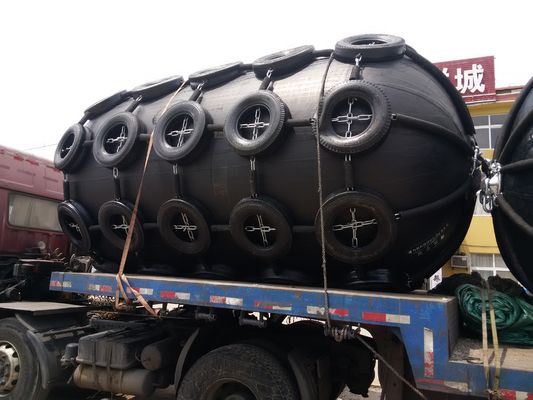 品質 空気のゴム製 フェンダーの空気の海洋のフェンダーdのタイプ フェンダーを浮かべるロープの網 工場