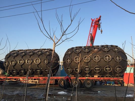 品質 ロープの純空気のボートのフェンダーの空気のゴム製 フェンダーが付いているゴム製 マット 工場