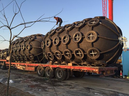 品質 ロープの純空気のボートのフェンダーの空気のゴム製 フェンダーが付いているゴム製 マット 工場