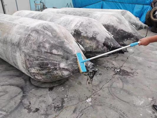 品質 低圧の重い持ち上がるゴム製 エアバッグはゴム製海洋のエアバッグを使用した 工場