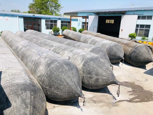 品質 ISO14409 標準海上ゴムエアバッグ 黒色または海上船舶の安全と操作のために設計された海上ゴムエアバッグ 工場